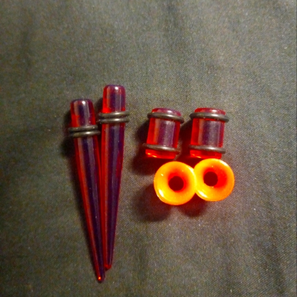 2G 6mm plug/acrylic tapper/silicone tunnels